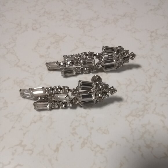 Beautiful and sparkly dangling earrings - Picture 2 of 12